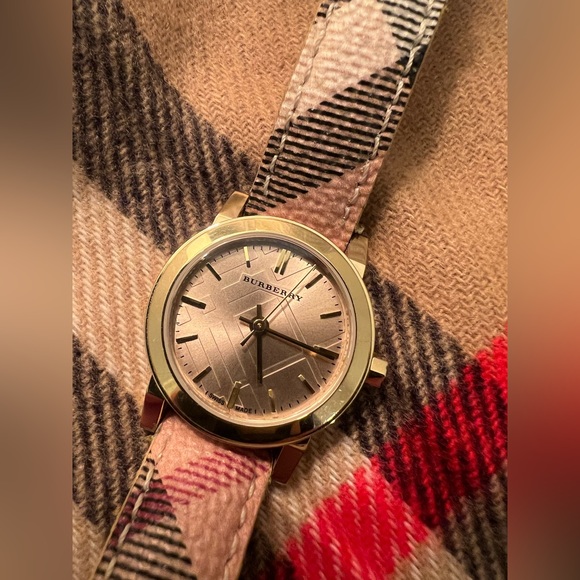 Burberry authentic watch - Picture 2 of 7